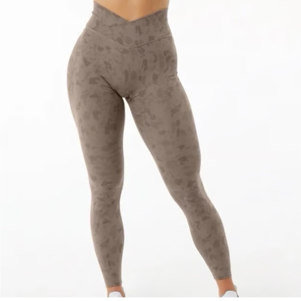 Alphalete Surface Power Leggings in Taupe Camo Print